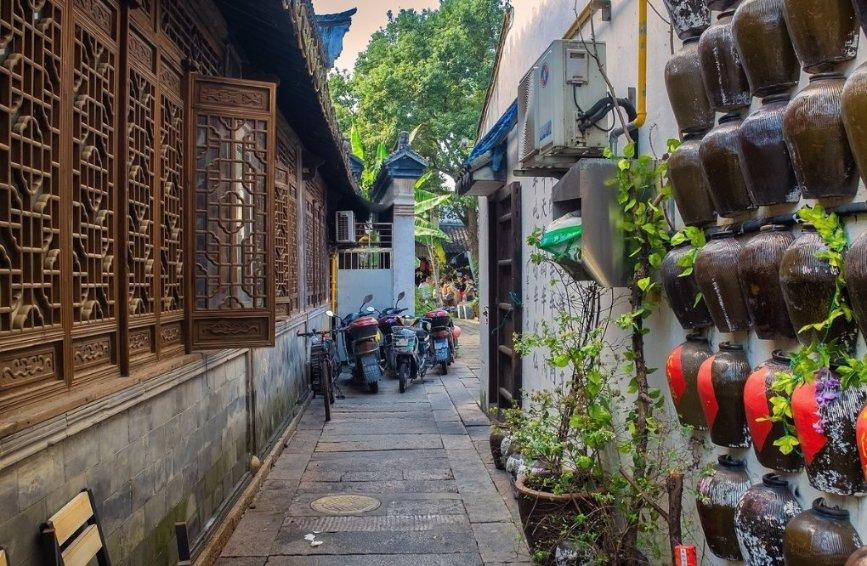 大家好！打工多年了大把时间便宜卖给了老板、现在厌倦了不想打工了、手里有二万元想做点生意却不知干啥好